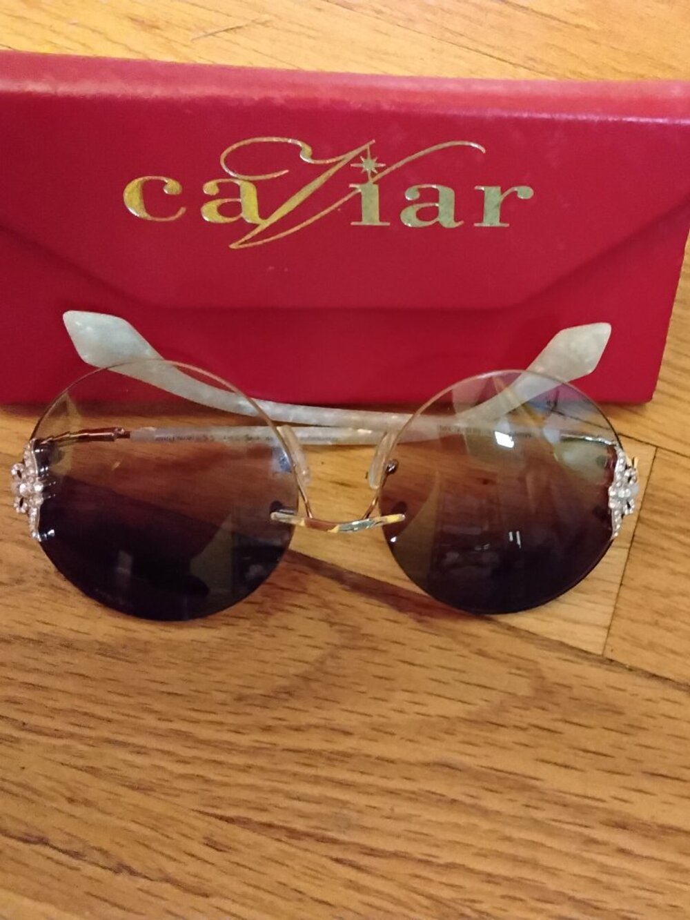 Caviar crystal shell mother of pearl large round glasses in the original case
